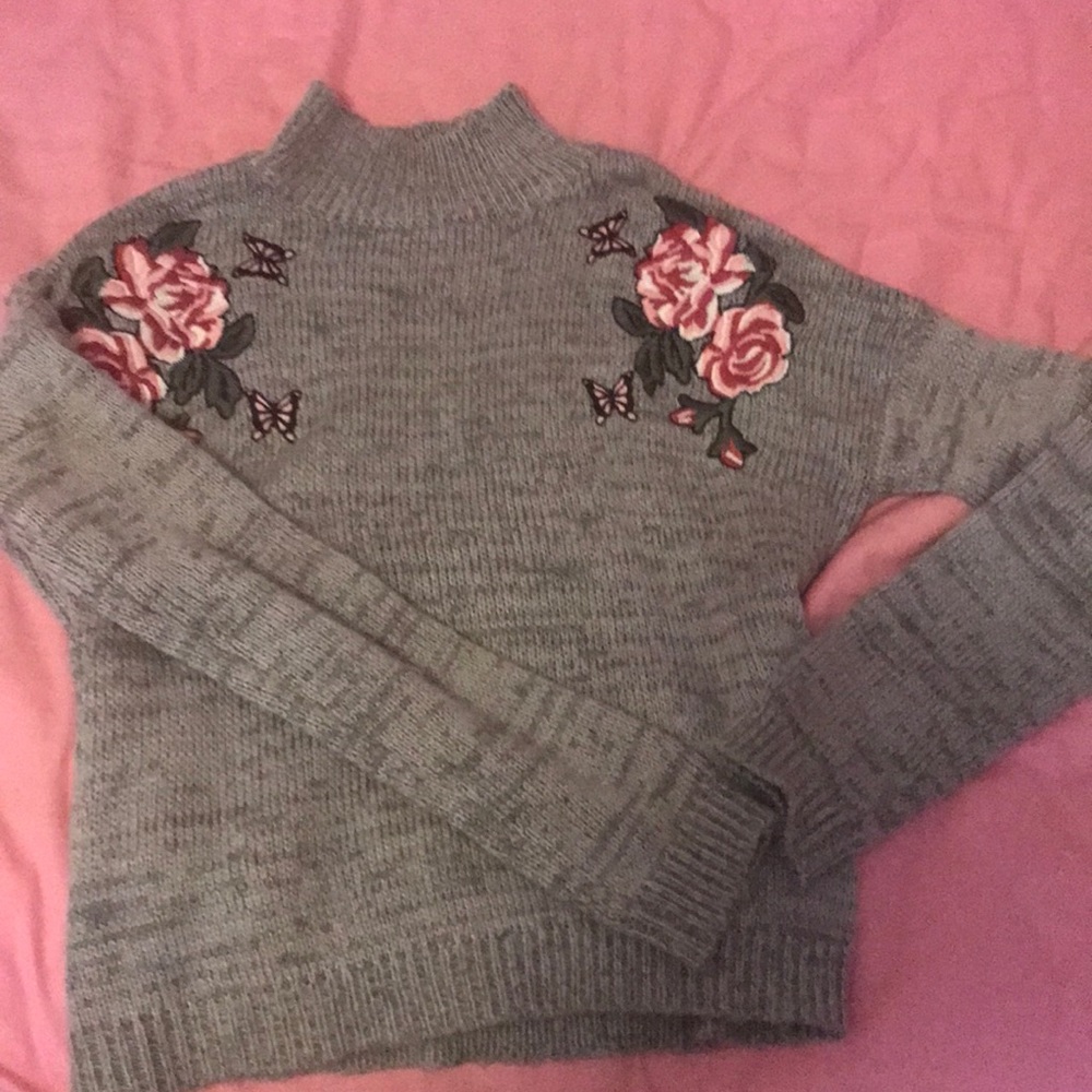 Flower 🌸 patch gray sweater